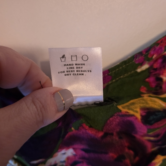 Fleurish Green Floral Print Sleeveless Top Size Medium - Picture 3 of 7